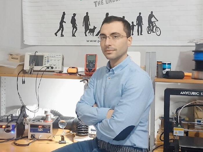 Un portachiavi laser che salva pedoni e ciclisti