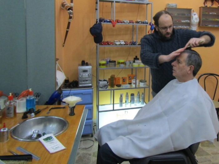 Enna e la crisi di via Roma, a rischio anche il barbiere: &laquo;Non passa pi&ugrave; nessuno&raquo;