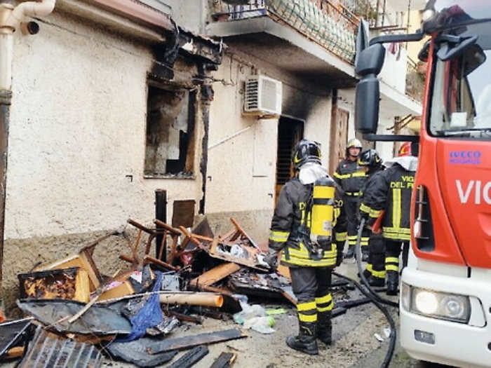 Agrigento, due donne e un bimbo salvati da un inferno