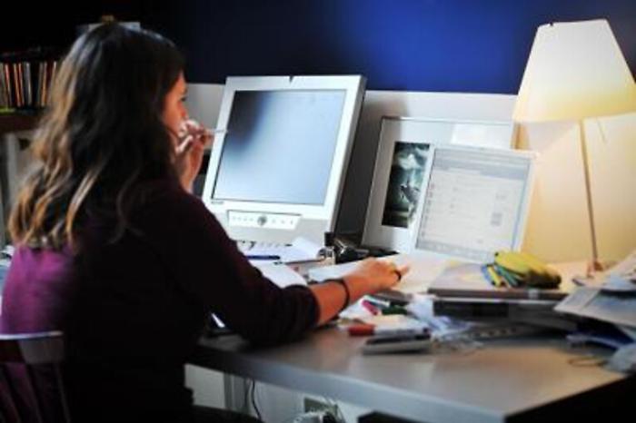 Pediatria: troppa tv e pc, met&agrave; degli under 16 con carenza di vitamina D