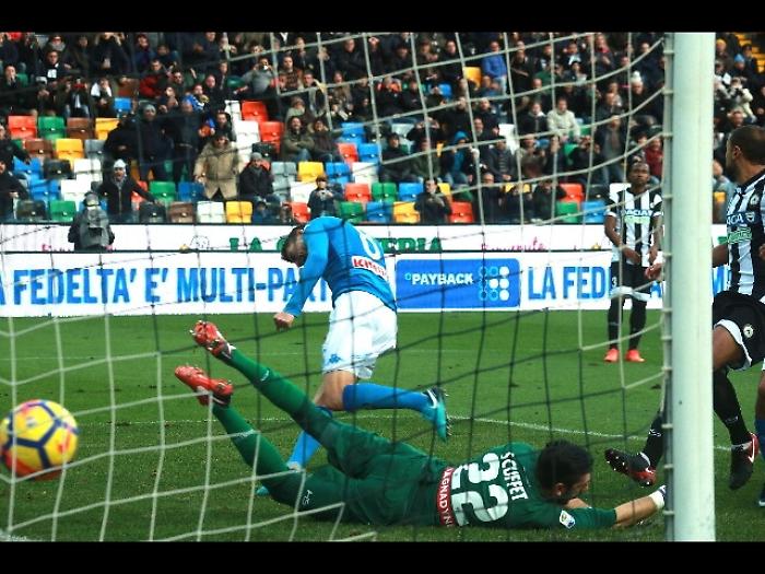 Il Napoli vince a Udine e torna primo