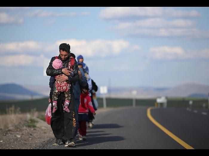 Migranti:4.500 fermati a confini Turchia