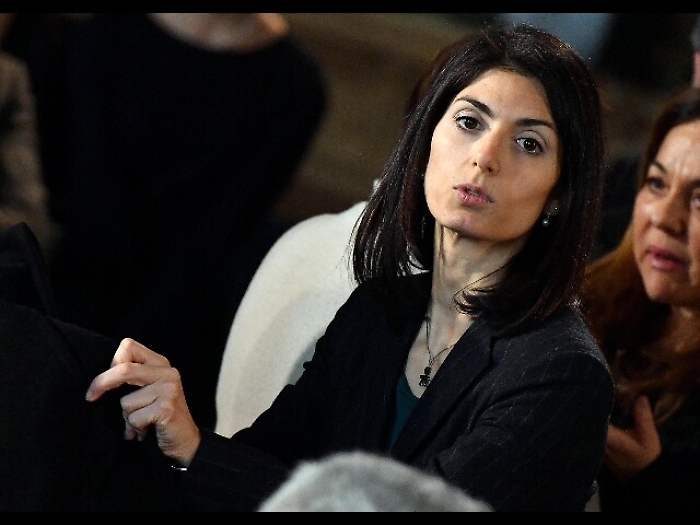 Roma, slitta interrogatorio Raggi