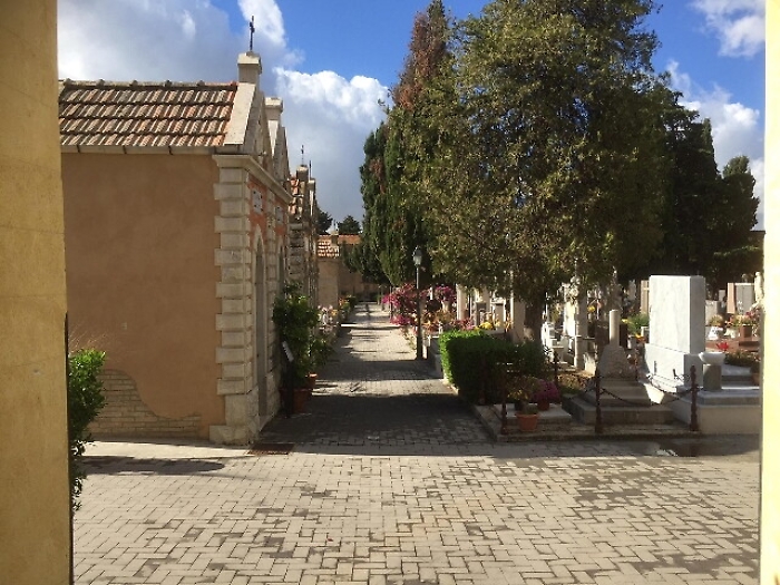 Sequestrati in tomba gioielli assessore