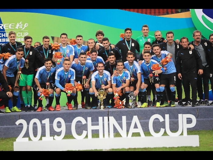 China cup:vince Uruguay,Cannavaro ultimo