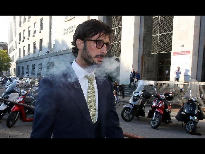 Processo a Corona rinviato per errore