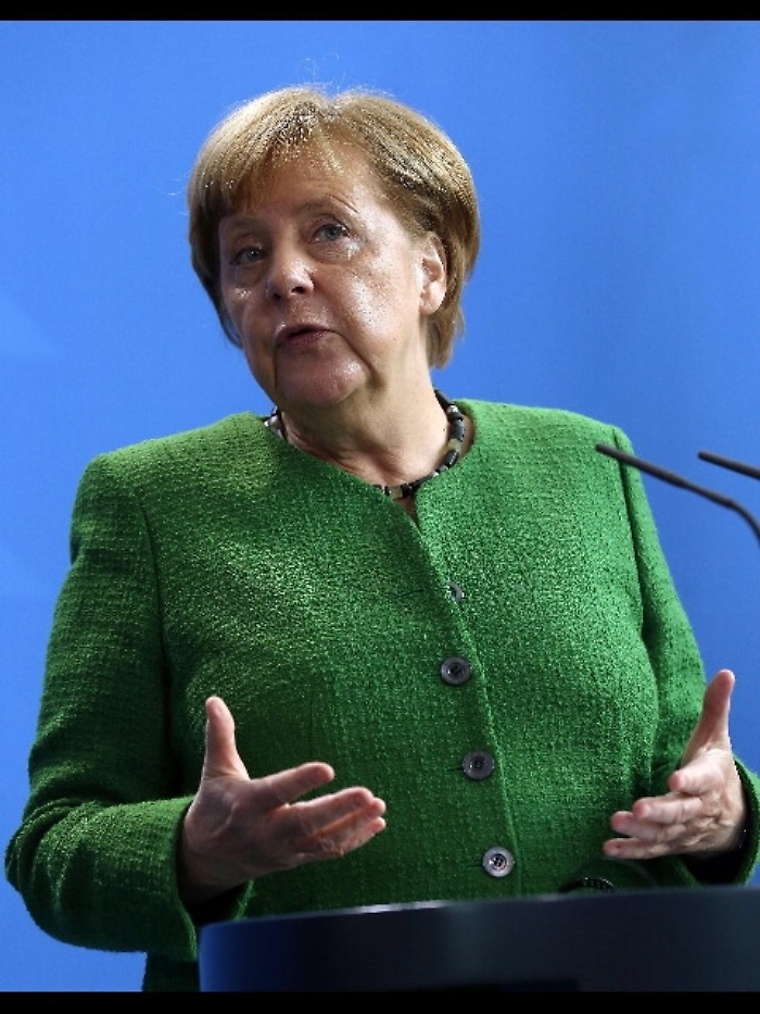 Siria: Merkel, Putin corresponsabile