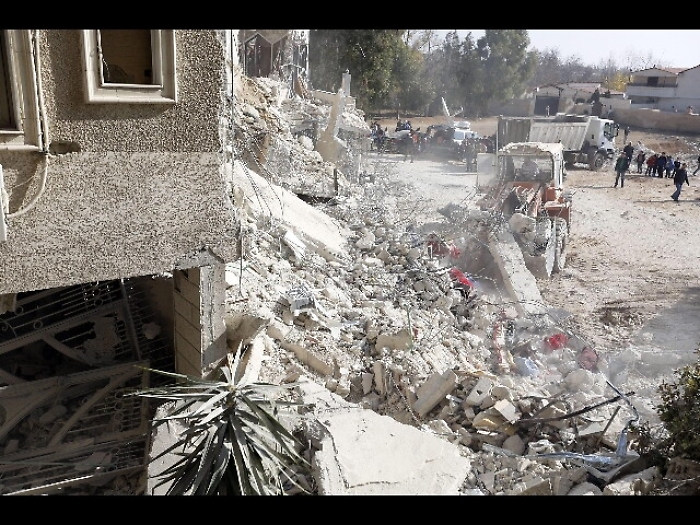 Siria: 18 morti in raid su curdi