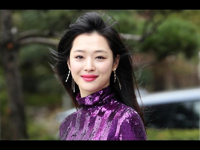Morta la popstar coreana Sulli, 25 anni