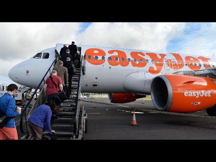 Addetto d&agrave; un pugno a Passeggero Easyjet
