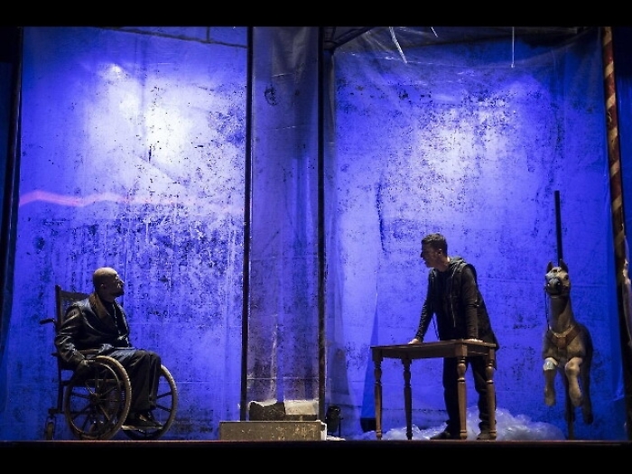 Emone, a Torino Antigone in napoletano