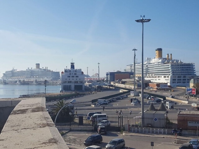 Assenteismo al porto, a Bari 10 indagati