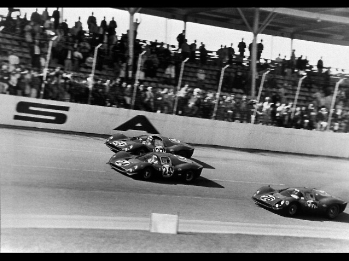 Ferrari: Daytona, tre auto in due classi