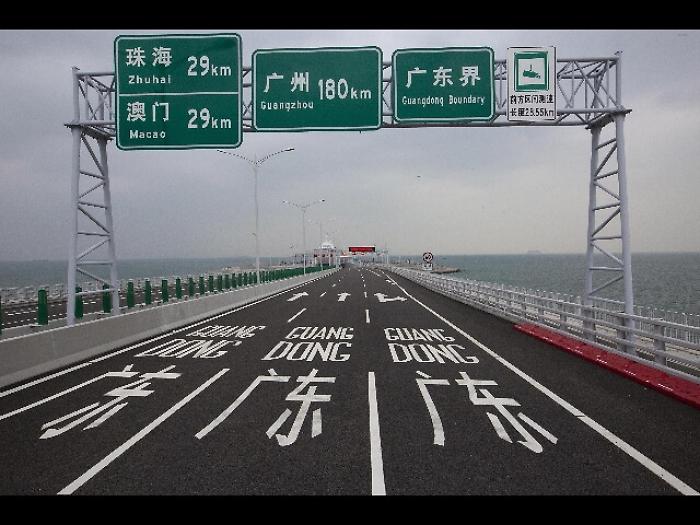 Hong Kong: apre ponte pi&ugrave; lungo al mondo