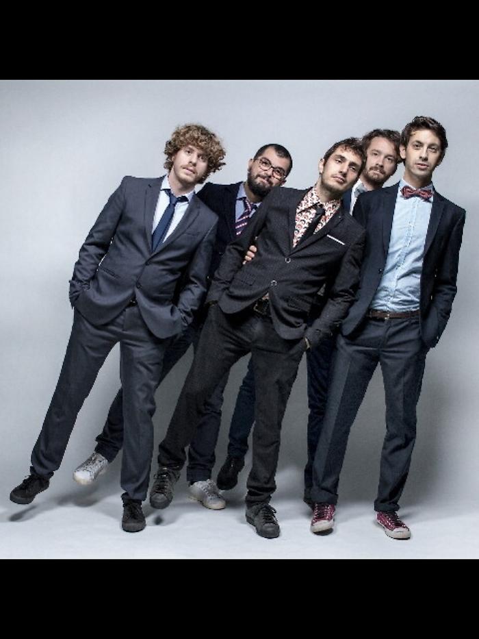 Stato Sociale, vita in vacanza e in tour