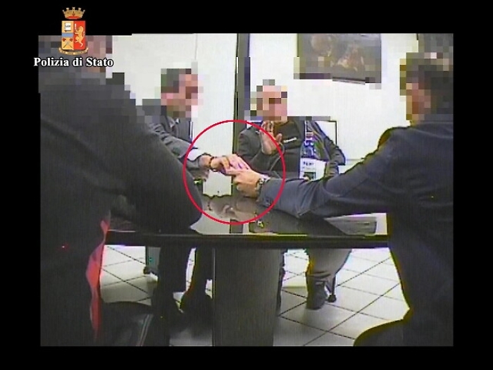 Estorsione, domiciliari e obbligo dimora