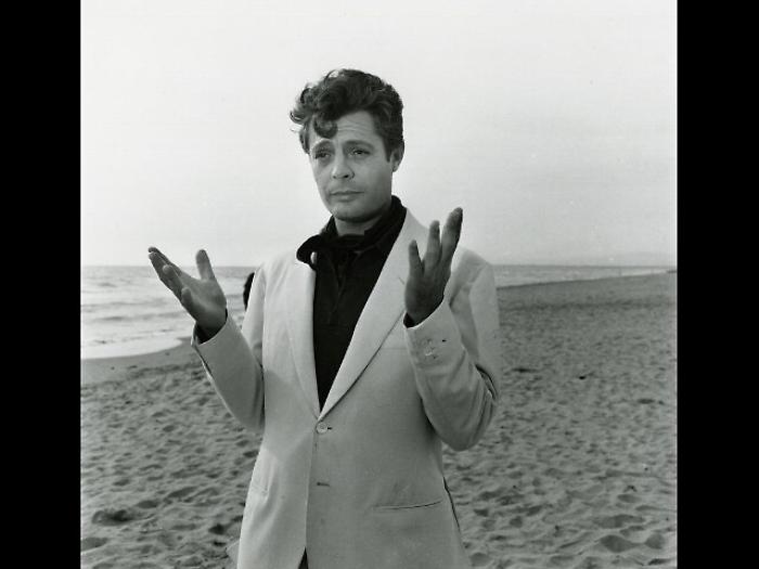 Mastroianni, ironia di un antidivo