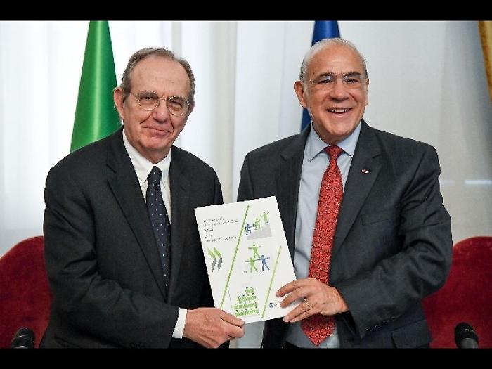 Fisco: Ocse, in Italia cala al 42,9%