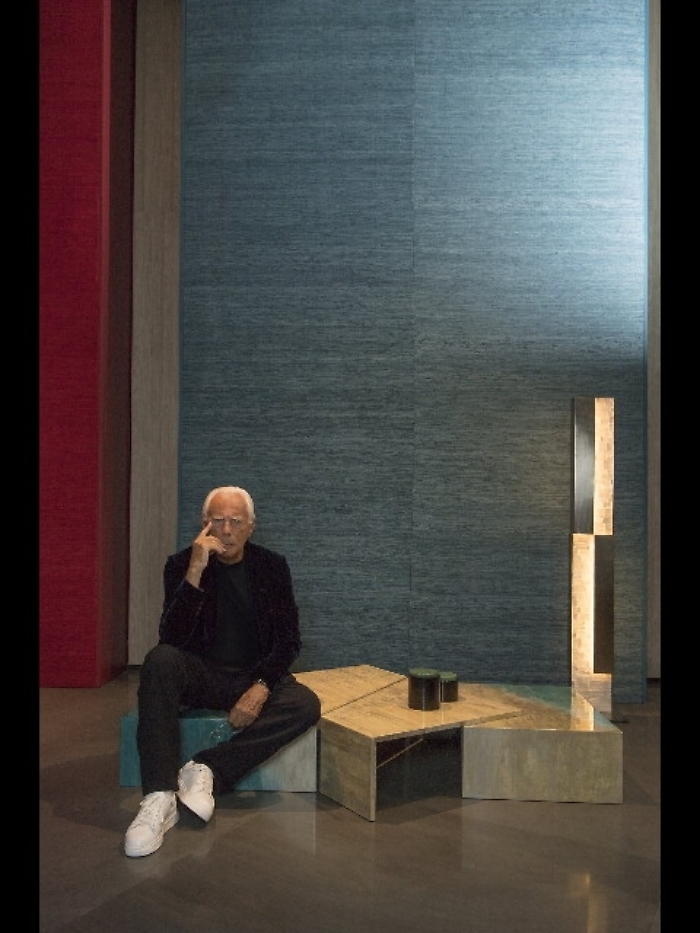 Armani, home collection in legno e plexi