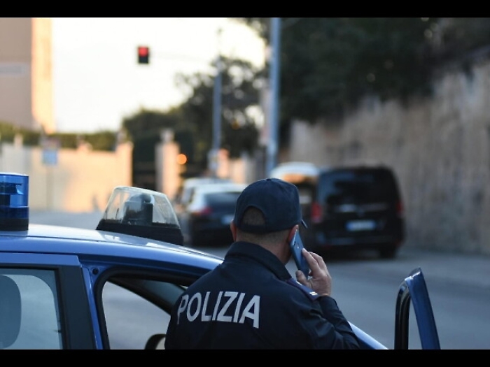 Permessi di soggiorno fittizi, 5 arresti