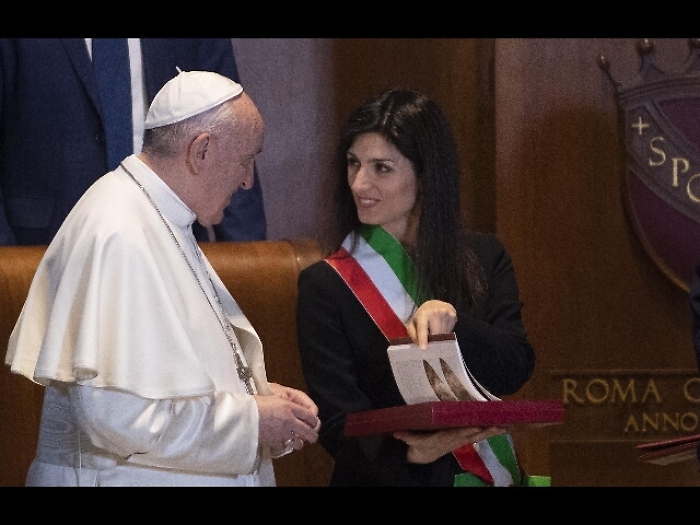 Raggi, Roma aperta e multiculturale