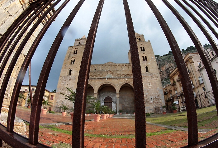Cefal&ugrave;, raccoglieva offerte per una inesistente associazione di tutela dei disabili