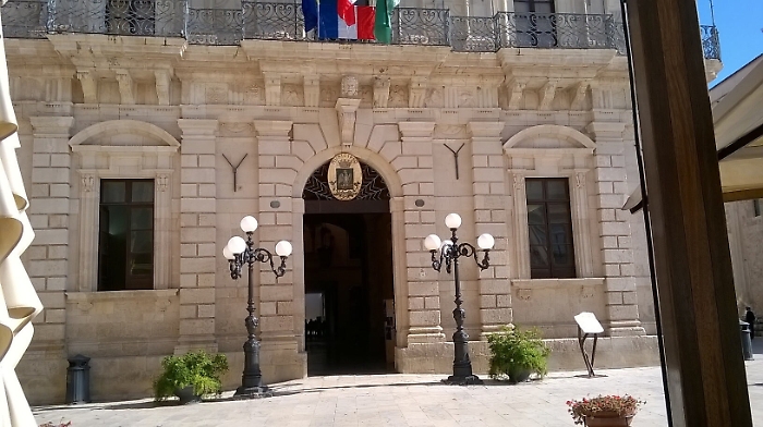 Siracusa, tre dipendenti comunali a giudizio per falso ideologico e abuso d'ufficio