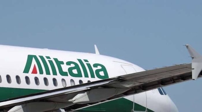 Parte da New York diretto a Catania ma muore a bordo dell'aereo in volo