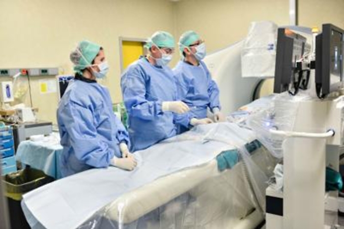 A Catania il robot da Vinci per la prima volta in Europa opera il umore alla testa del pancreas