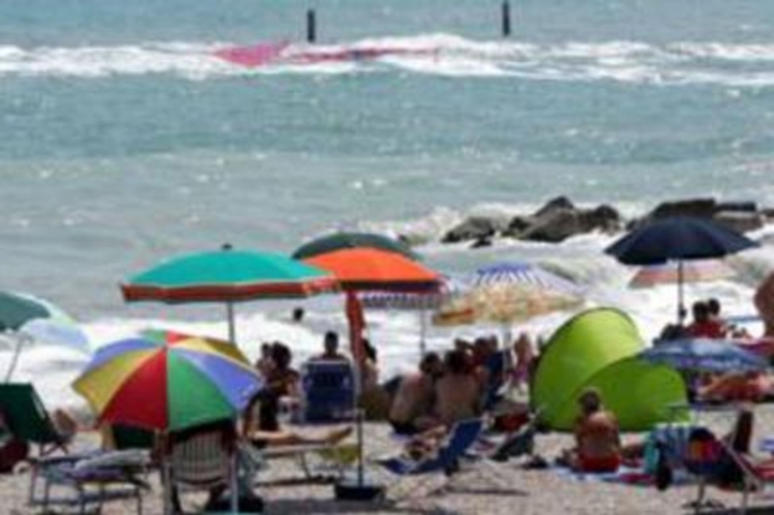 Estate: dai massaggi alle sigarette, tutti i divieti sulle spiagge
