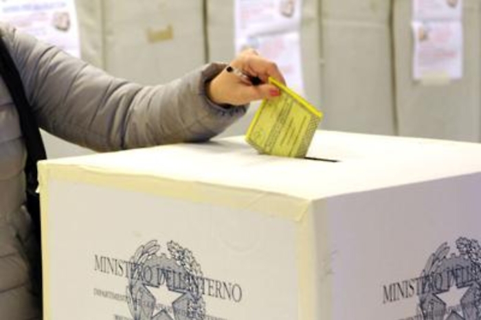 Ballottaggi: a Caltanissetta nettamente avanti Tesauro, a Gela vince Distefano, a Pachino &egrave; testa a testa