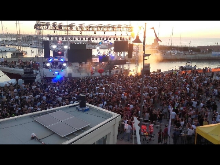 Molo Street Parade, in 200 mila a Rimini