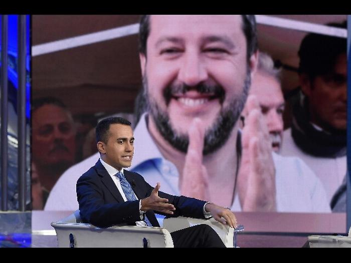 Governo: Di Maio e Salvini alla Camera