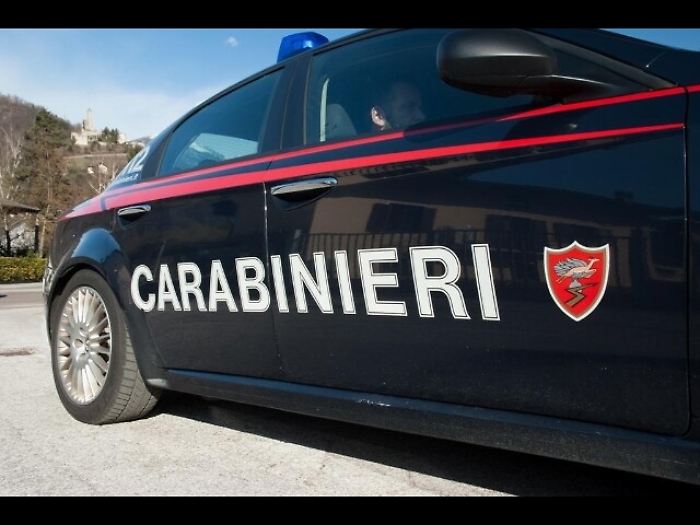 Uccide compagna e si costituisce a Cc