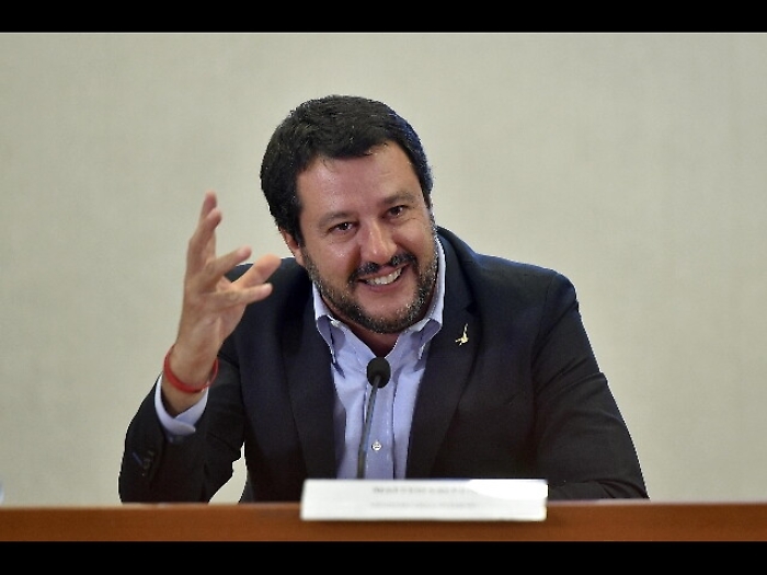 Migranti: Salvini, tbc di diffonde