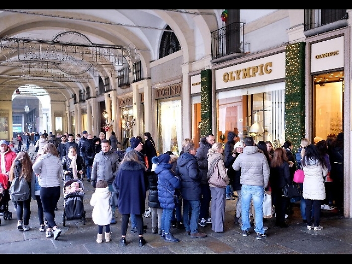 Commercio: Istat, a marzo vendite -0,2%