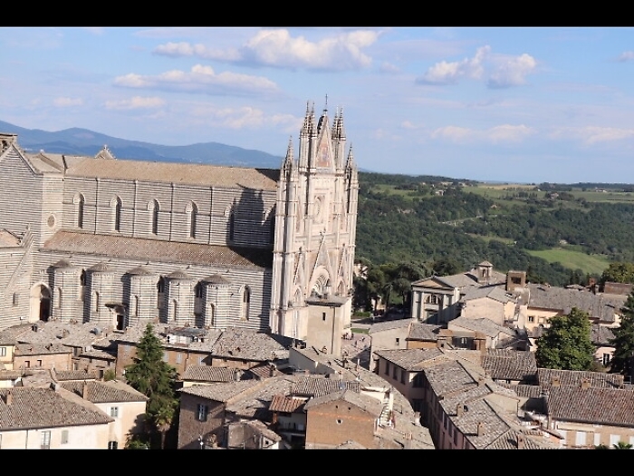 Consolidata area facciata Duomo Orvieto