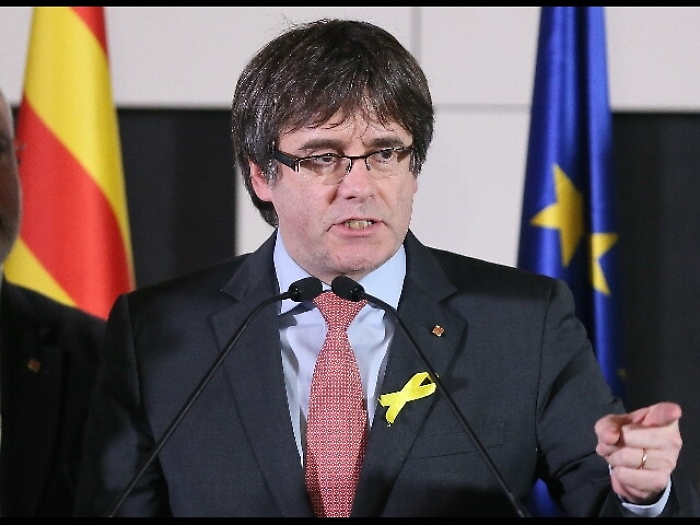 Puigdemont convoca conferenza stampa
