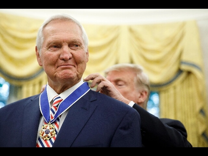 Basket, onorificenza Usa a Jerry West
