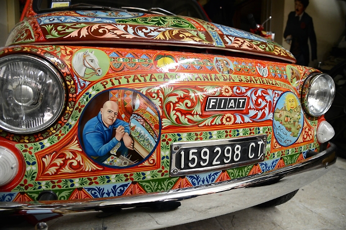 Dal carretto siciliano alla 500 folk: il fruttivendolo catanese decoratore per passione