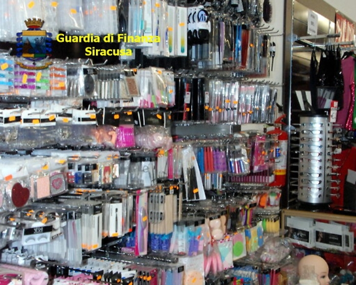 Merce contraffatta in negozi gestiti da cinesi nel siracusano