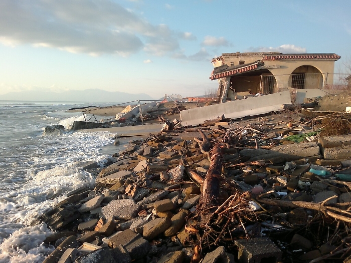 Non riduciamoci all'ultima spiaggia, il report del Wwf sullo stato delle nostre spiagge