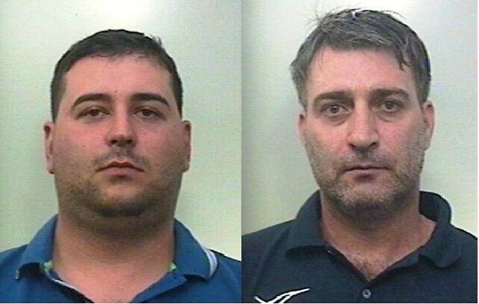 Biancavilla, incassano al pizzo dal titolare di un bar ma i carabinieri li fermano e li arrestano