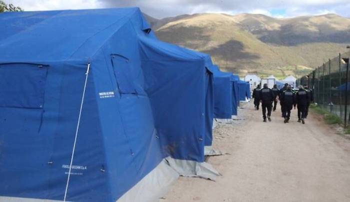 Sisma Norcia, prof siciliano alloggia in tenda per stare accanto agli alunni