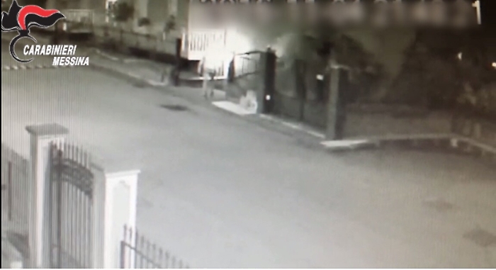 Taormina, rapinavano donne sole in auto, arrestata una coppia