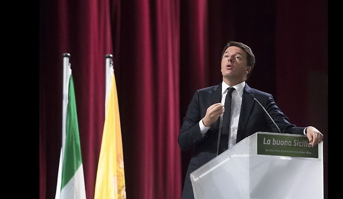Renzi: "Se il Sud riparte, l'Italia diventa la locomotiva d'Europa". E annuncia sgravi per le nuove assunzioni 