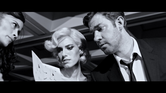 Frammenti di storia sul corpo delle donne, ecco il Prada "Past Forward"