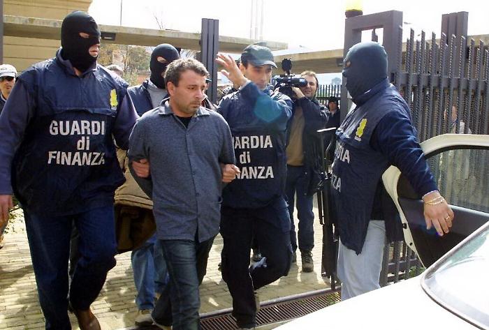 Palermo, intestazione fittizia e autoriciclaggio, arrestato il boss Cosimo Vernengo