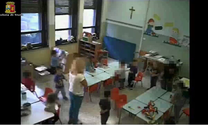 Bimbi maltrattati in un asilo di Modica, due maestre rinviate a giudizio