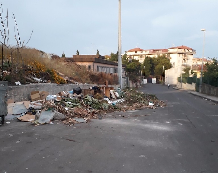 Catania, la discarica perenne di via Velletri a Picanello